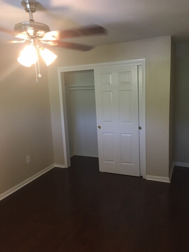 Building Photo - 2737 Houston Ave