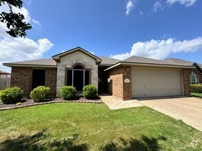 Building Photo - 7819 Woodbury Dr
