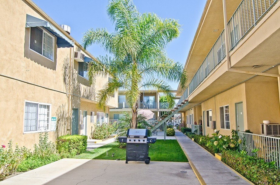 Primary Photo - 8523 Etiwanda Ave
