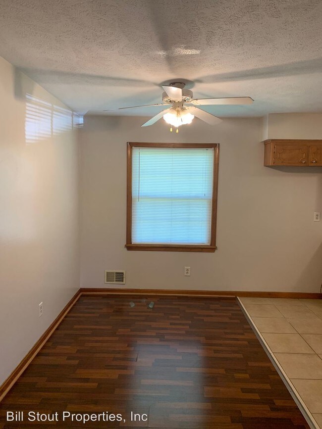 Building Photo - 3 br, 1.5 bath House - 3915 East Pages Lane