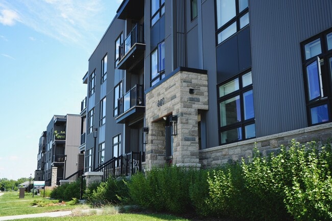 Building Photo - 180 Cope Dr