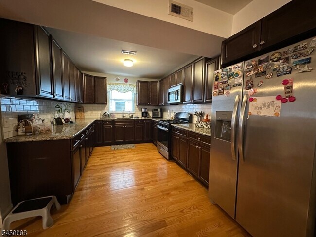 Foto del edificio - 394-396 Sussex St