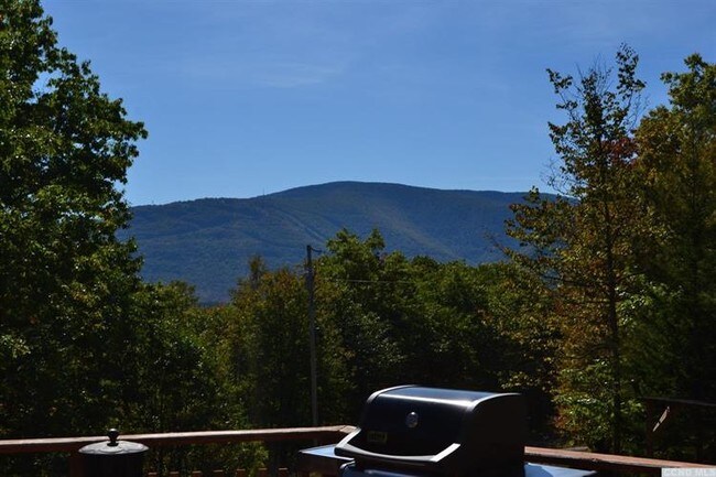 Foto del edificio - 146 Summit Rd