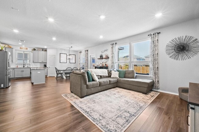 Foto del edificio - 317 Black Alder St