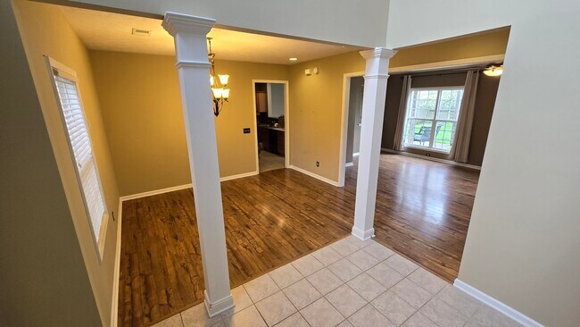 Foto del edificio - 716 Rosslyns Dale