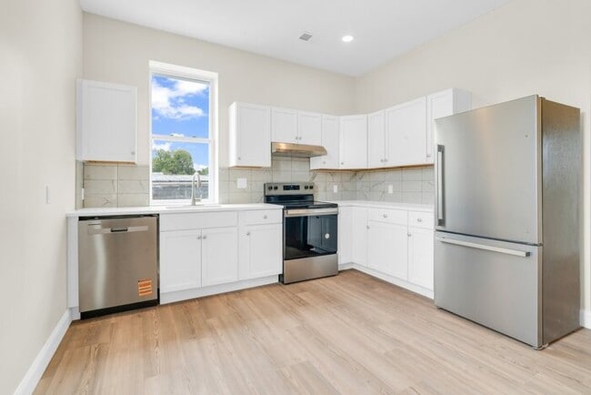 Building Photo - 18 N Main St