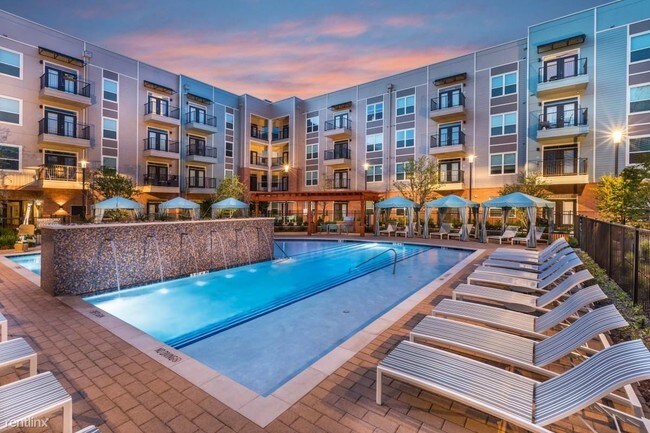 Foto del edificio - 4500 San Felipe St