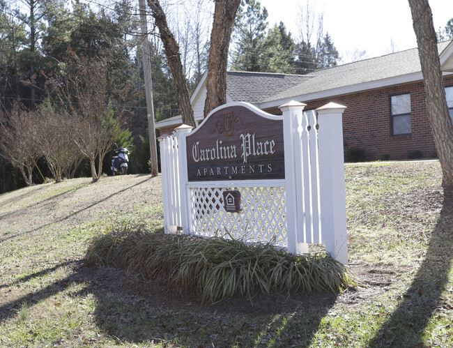 Building Photo - Carolina Place Apartments