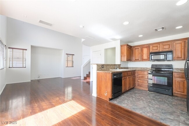 Building Photo - 7858 Windhamridge Dr