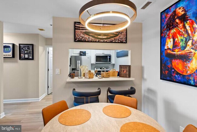 Foto del edificio - 100 Harborview Dr