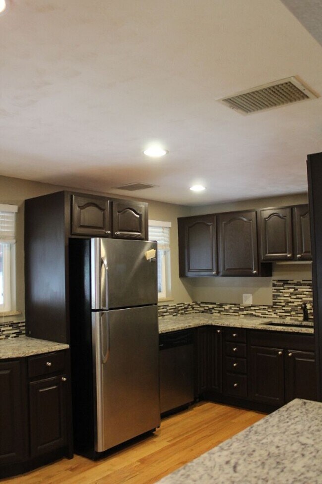 Foto del edificio - Splendid 3 bedroom/ 1 3/4 bath Ranch in Ha...