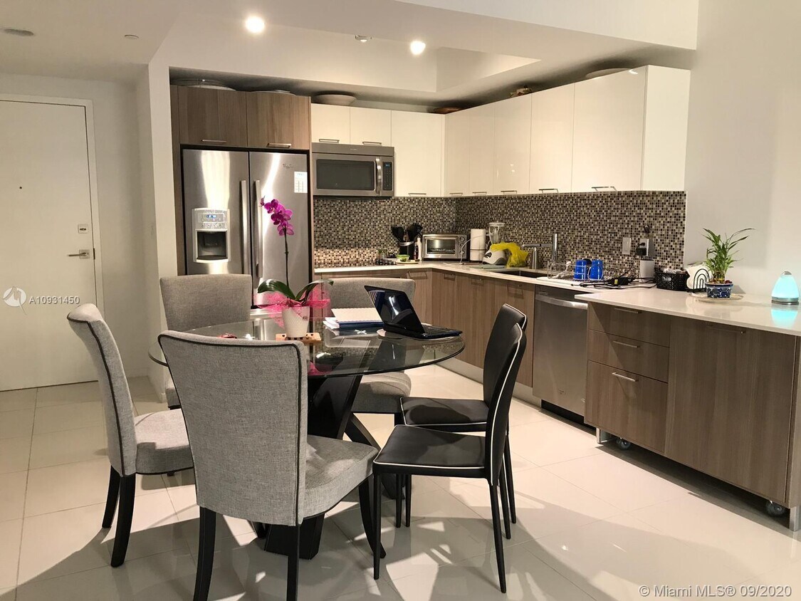 Foto principal - 5300 NW 85th Ave