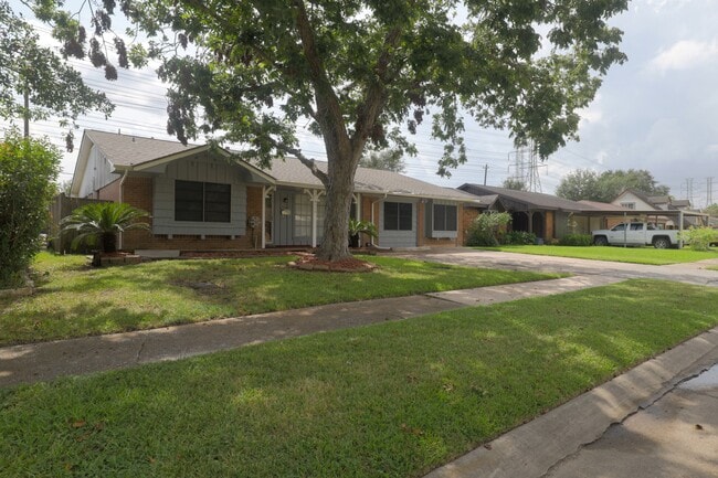 Building Photo - 3118 Flamborough Dr