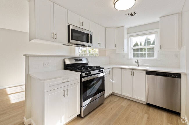 Interior Photo - GlenBrook Estates