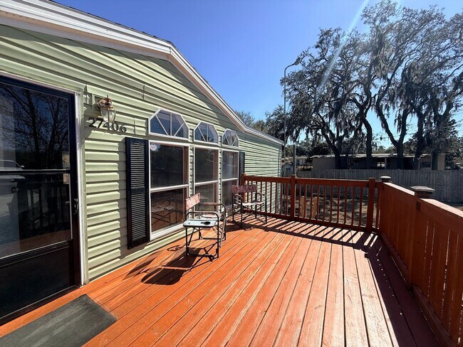 Foto del edificio - Super Cute 2/2 on almost half acre!