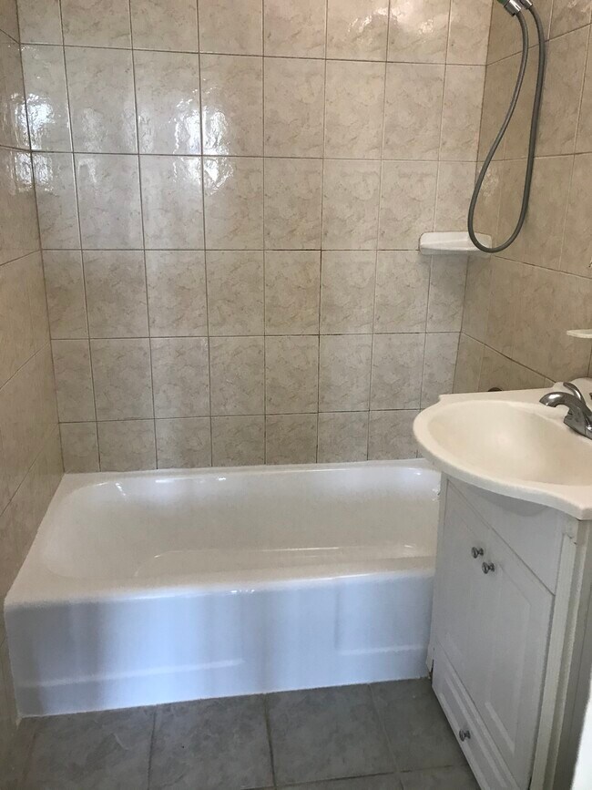 Bathroom - 1021 Arlington Blvd