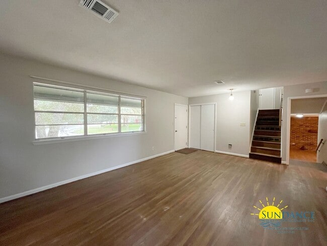 Foto del edificio - 3 Bedroom 2 Bathroom Home in Kenwood Subdi...