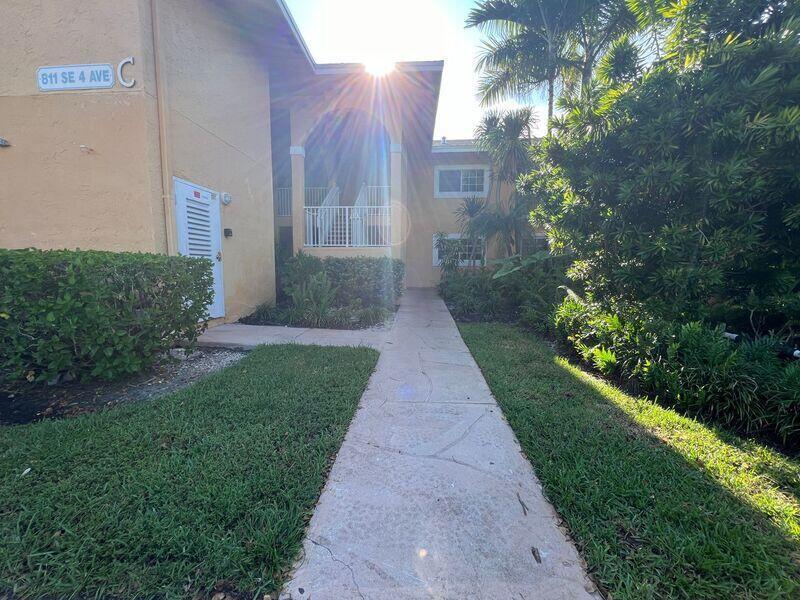 Foto principal - 811 SE 4th Ave