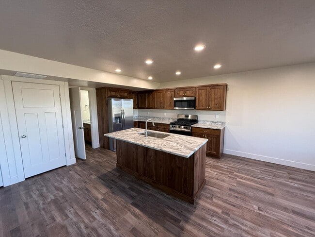 Building Photo - Eastside View Townhomes