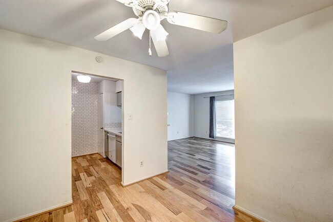 Building Photo - 121 E 12th St