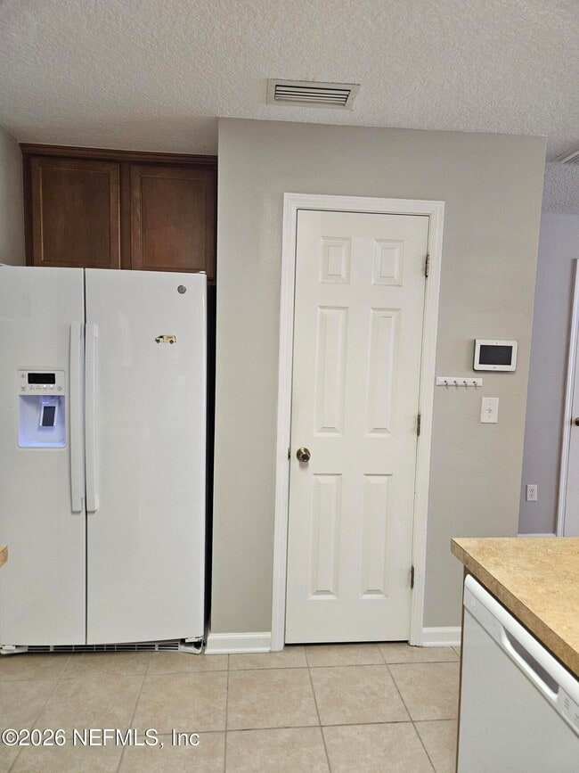 Building Photo - 1500 Calming Water Dr