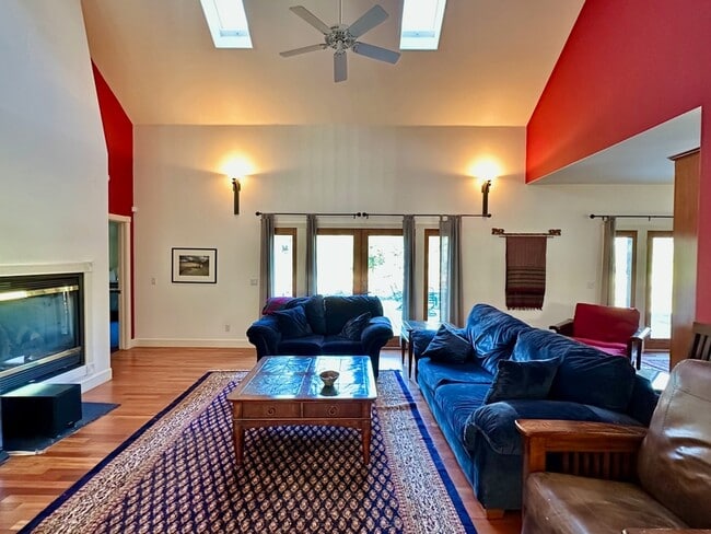 Foto del edificio - 10978 Squirrel Creek Rd