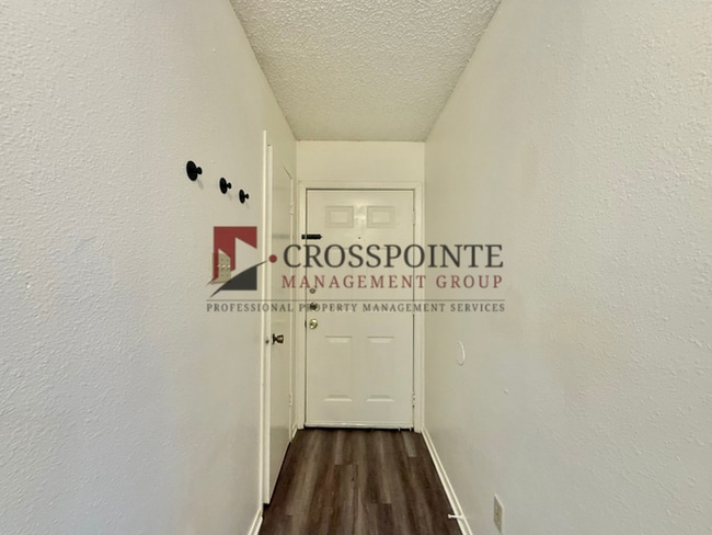 Building Photo - Available! 2 Bedroom 1 Bath Duplex in Longview!