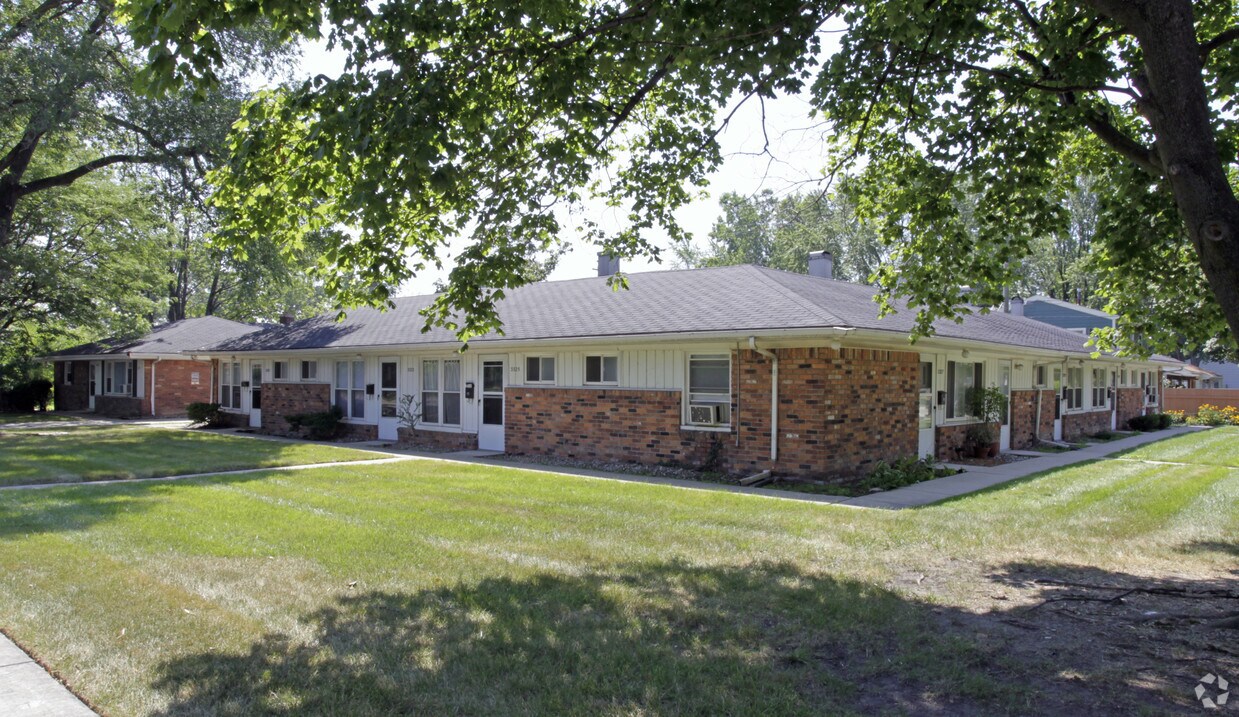 Foto del edificio - 3315-3333 W 14 Mile Rd
