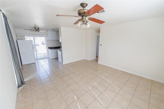 Foto del edificio - 5801 Wellington Dr