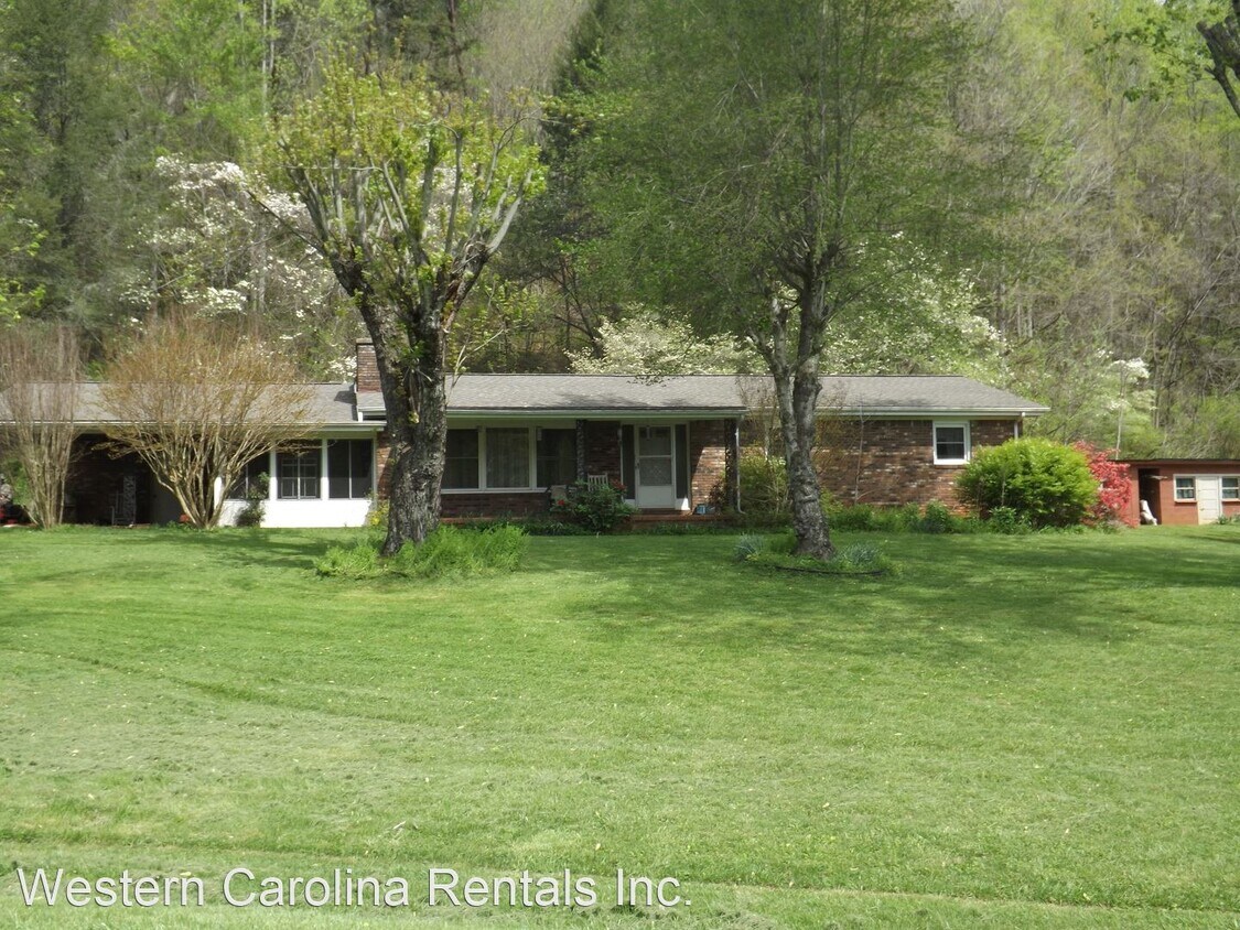 Primary Photo - 3 br, 2 bath House - 408 S. Painter Rd