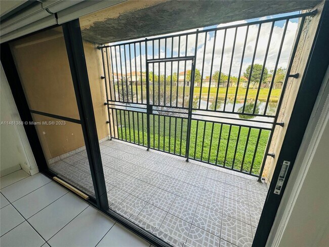 Foto del edificio - 10145 NW 9th St Cir