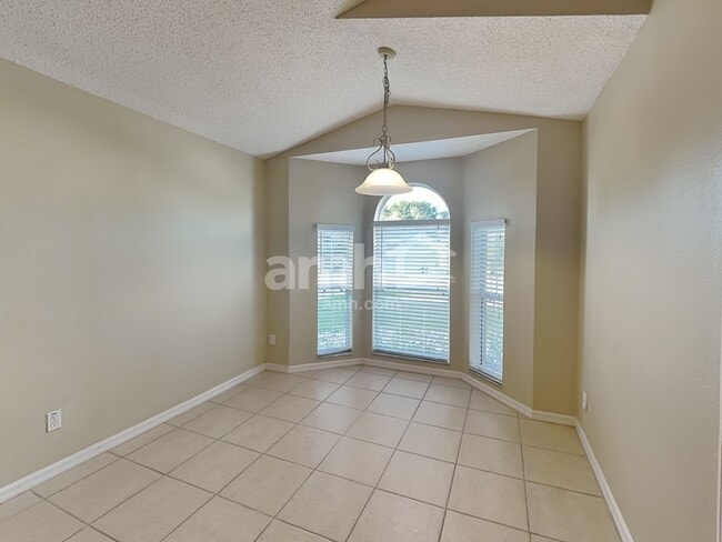 Building Photo - 1072 Bluegrass Dr
