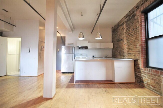 Foto del edificio - 2 BED LOFT in Williamsburg with Views!