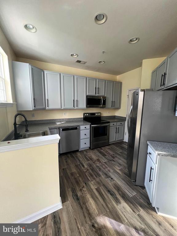 Building Photo - 100 Quail's Nest Way