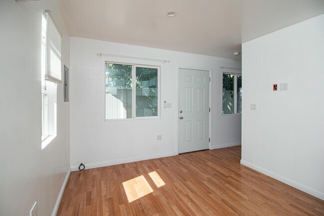 Foto del edificio - 5342 Emporia Ave