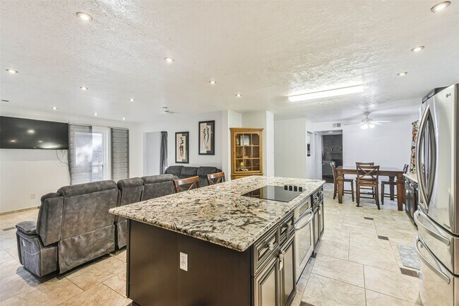 Building Photo - 12 Coralberry Rd