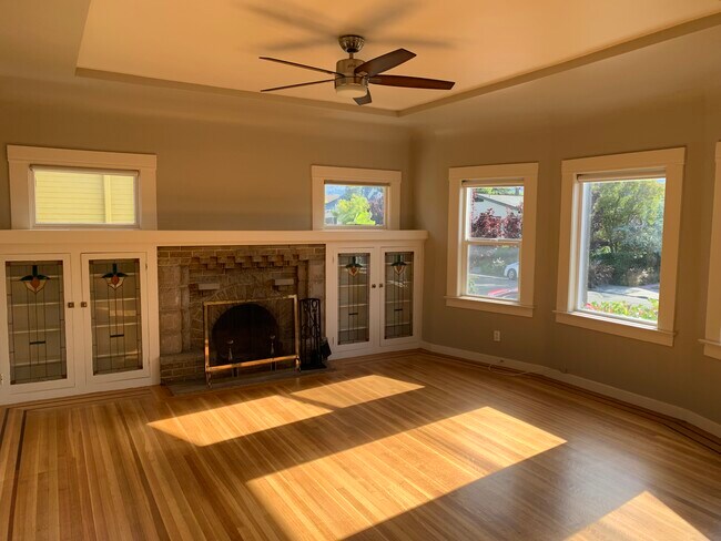 Living room - 5495 Fairfax Ave