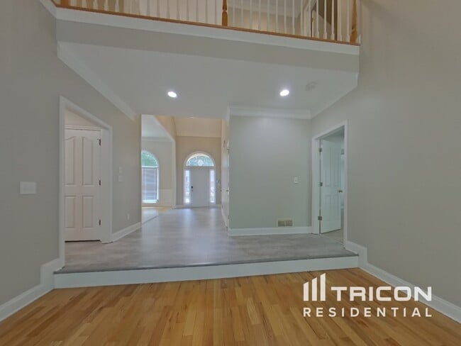Building Photo - 6868 Glen Cove Ln