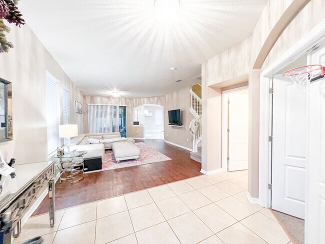 Building Photo - Exquisite Retreat: Luxury Living in Waterside Pointe