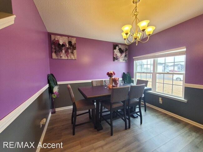 Building Photo - 4 br, 2.5 bath House - 404 Huntington Dr. NE