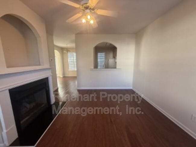 Building Photo - 2413 Woodridge Dr