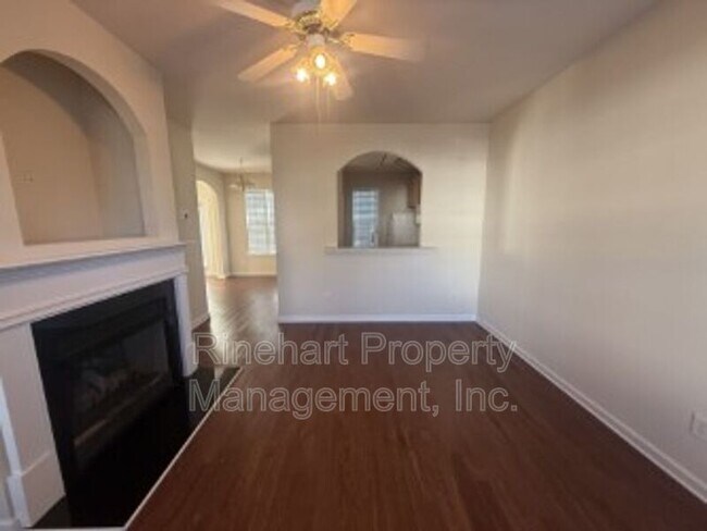Foto del edificio - 2413 Woodridge Dr