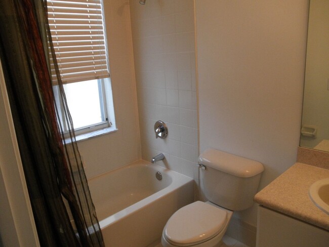 Building Photo - Shoma Townhomes