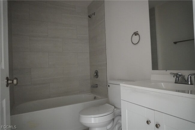 Foto del edificio - 4351 Country Club Blvd