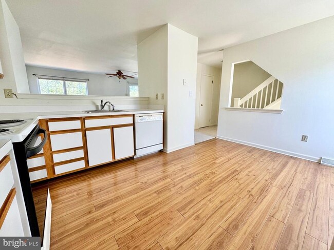 Building Photo - 305 Charring Cross Dr