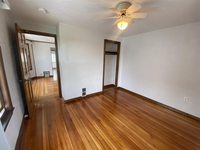 Building Photo - 124 Willis Ave