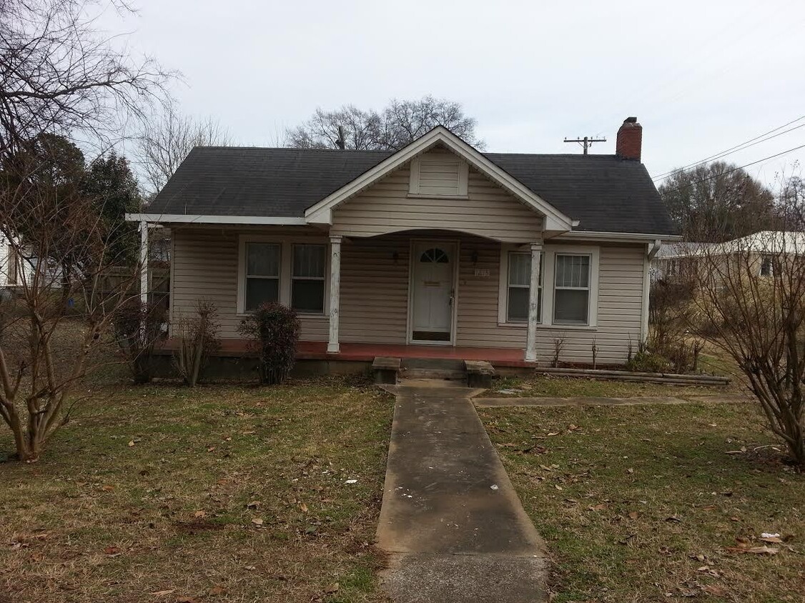 Primary Photo - Very Cute 2 bedroom house for rent near Ta...