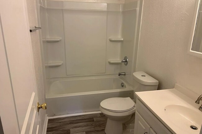 Foto del edificio - 407 Pless Rd