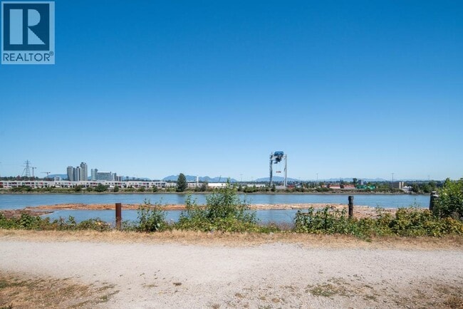 Building Photo - 10155 River Dr