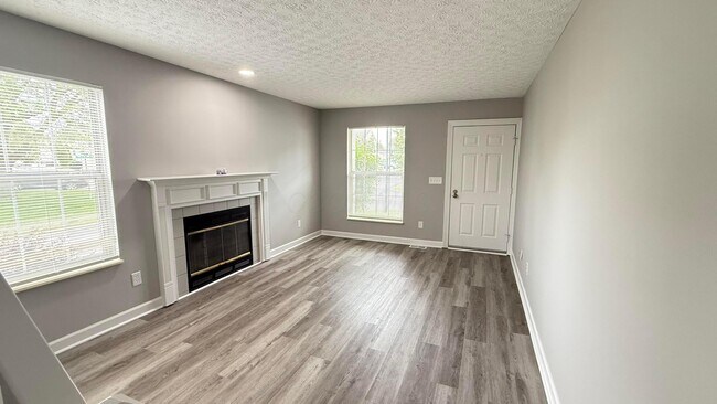 Foto del edificio - 904 Charleston Way Dr